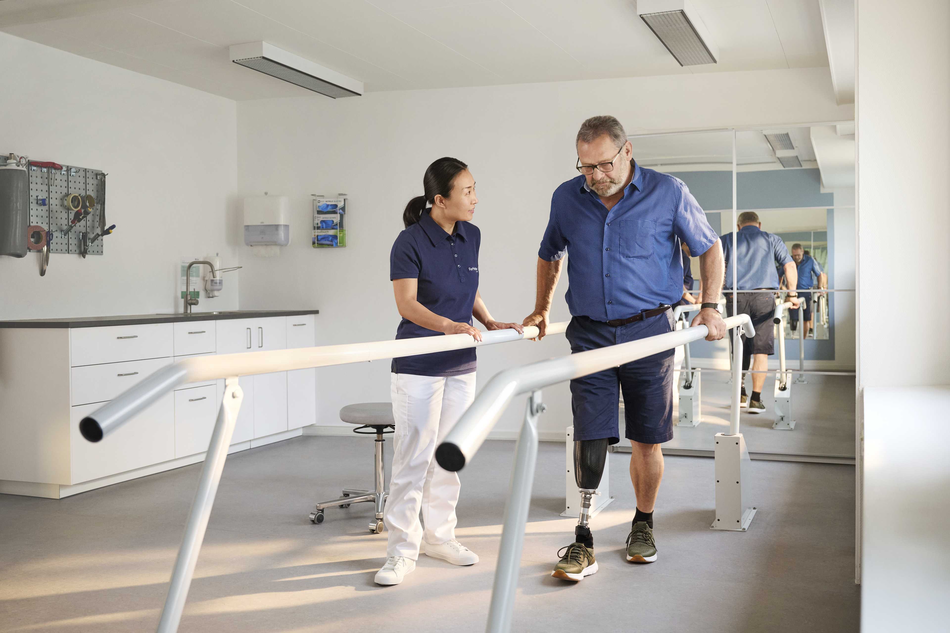 ForMotion_Parallel-Bars_Lifestyle-Image_01